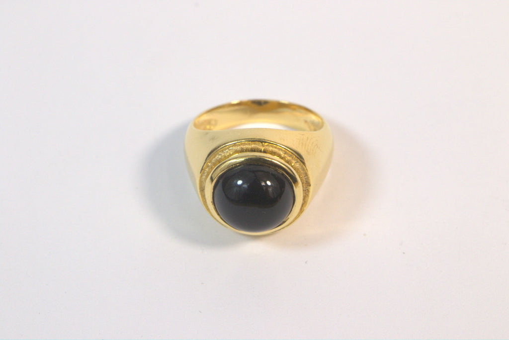 Noir Haven Signet Ring - Gold