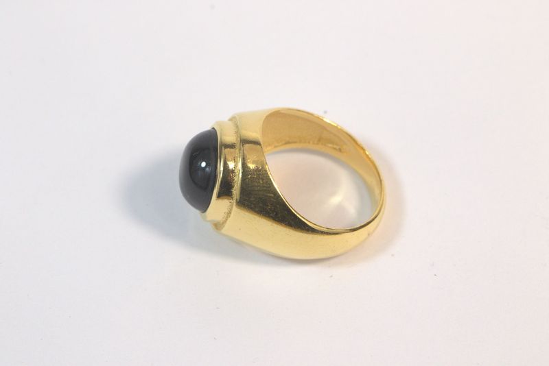 Noir Haven Signet Ring - Gold